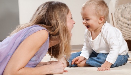 Quelle différence entre une fille au pair et une babysitter ?